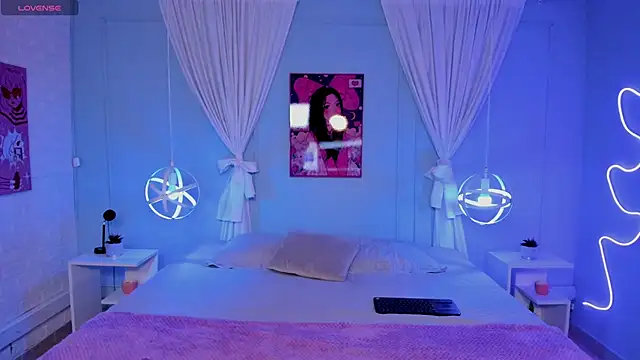 Snapshot of naomi_campell chatting on 7, 4, 2026 naomi campell online show from 7, 4, 2026