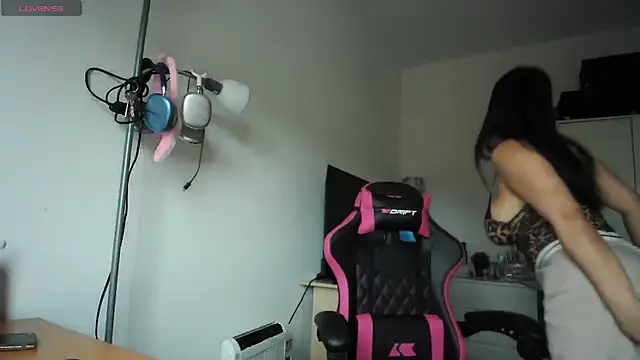 Yulian Milf online show from 19, 3, 2026