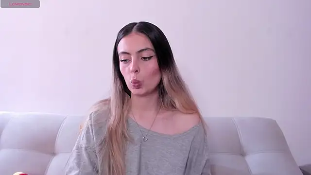 Fernanda aaaa online show from 26, 6, 2026
