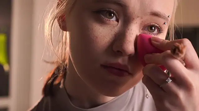 Snapshot of EleniRoeber chatting on 22, 2, 2026 EleniRoeber online show from 22, 2, 2026