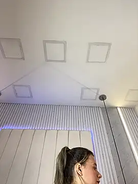 JuliaColemann online show from 4, 3, 2026