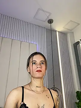 JuliaColemann online show from 24, 3, 2026