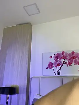 Snapshot of JuliaColemann chatting on 4, 6, 2026 JuliaColemann online show from 4, 6, 2026