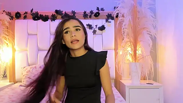 StefanyCondia online show from 5, 2, 2026