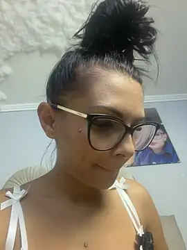 HiddendesireXO01 online show from 9, 7, 2026