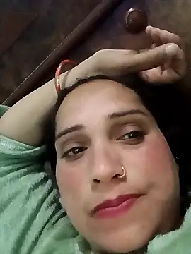 Cute-karisma1234 online show from 19, 1, 2026