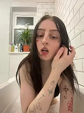 Snapshot of bellaxlauren chatting on 19, 4, 2026 bellaxlauren online show from 19, 4, 2026