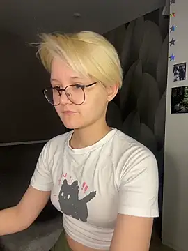 LuunaDorean online show from 9, 2, 2026