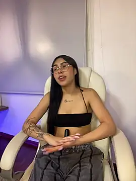 Snapshot of scarlett_pinkk1 chatting on 3, 3, 2026 scarlett pinkk1 online show from 3, 3, 2026