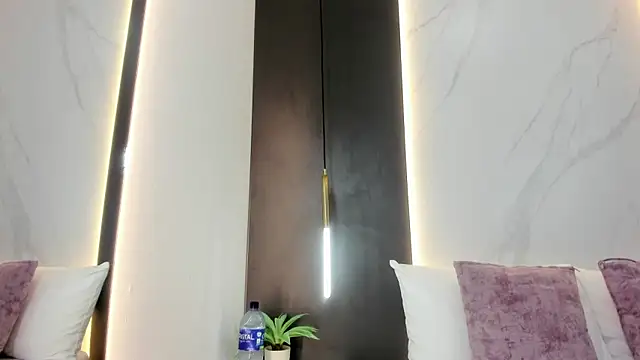 Snapshot of valeryn__rosse chatting on 8, 2, 2026 valeryn rosse online show from 8, 2, 2026