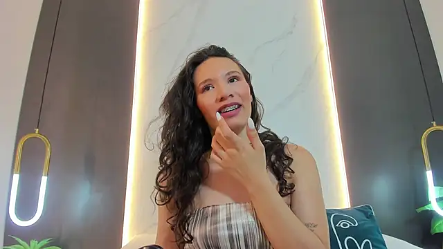 Snapshot of valeryn__rosse chatting on 27, 2, 2026 valeryn rosse online show from 27, 2, 2026