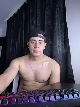 Snapshot of Maximuz1920 chatting on 12, 7, 2026 Maximuz1920 online show from 12, 7, 2026
