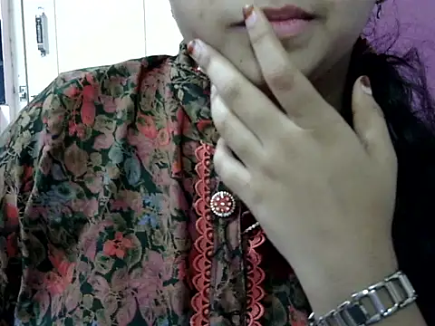 Cute Aliyaa online show from 1, 4, 2026