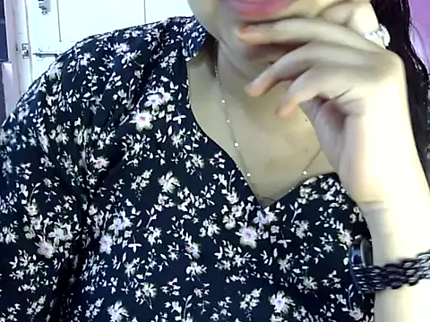 Cute Aliyaa online show from 1, 6, 2026