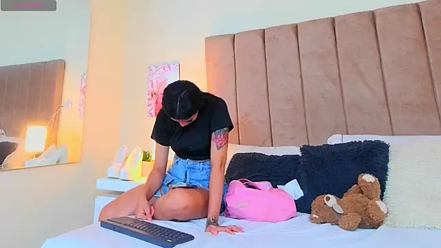 LANA LARSEN online show from 21, 4, 2026