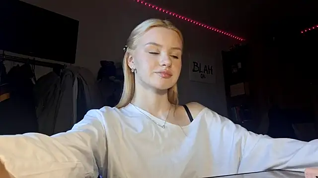 Snapshot of ChongTreece chatting on 4, 2, 2026 ChongTreece online show from 4, 2, 2026