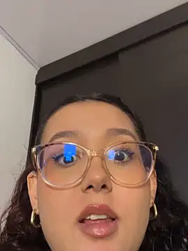 Snapshot of kittysophie_ chatting on 1, 2, 2026 kittysophie online show from 1, 2, 2026