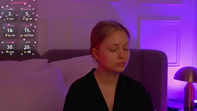 MollyHilton online show from 12, 4, 2026