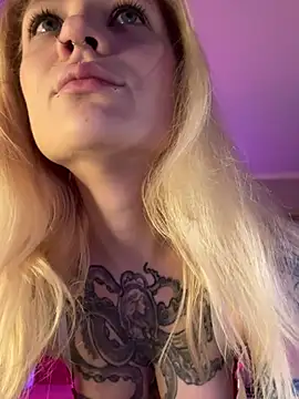 BlondeDoll  online show from 5, 2, 2026