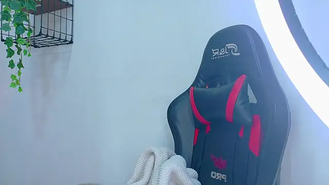 Snapshot of AnnieRouse__ chatting on 5, 2, 2026 AnnieRouse online show from 5, 2, 2026