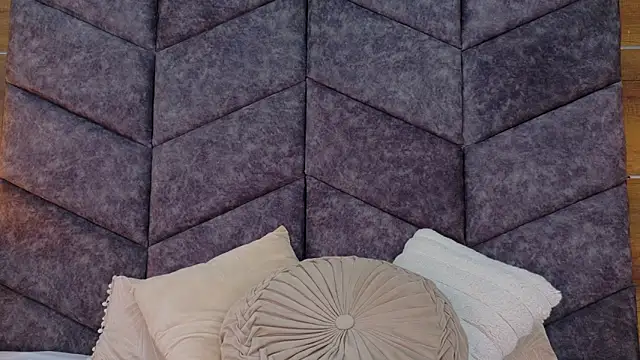 AnnieRouse   online show from 1, 4, 2026