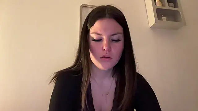 Snapshot of kiaraaaa75 chatting on 1, 2, 2026 kiaraaaa75 online show from 1, 2, 2026