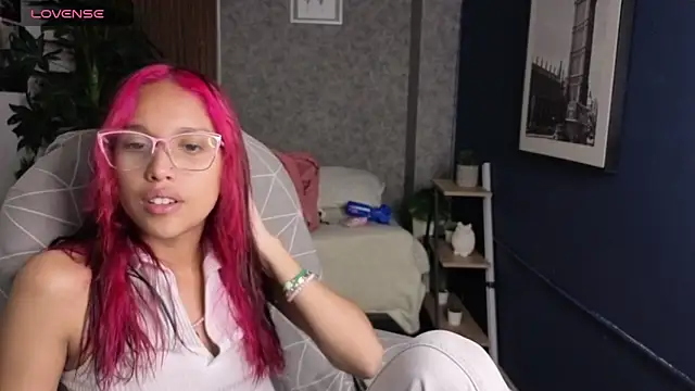 saphire  online show from 17, 4, 2026