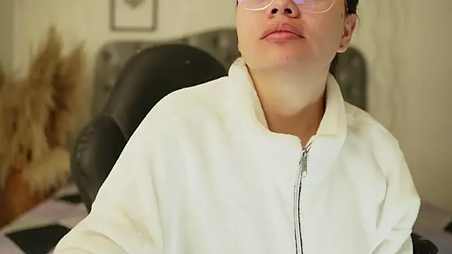 Snapshot of katt_eyes_ chatting on 3, 2, 2026 katt eyes online show from 3, 2, 2026