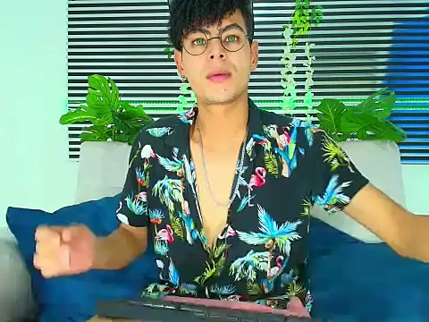 Snapshot of ThiiagoSaeenz chatting on 5, 2, 2026 ThiiagoSaeenz online show from 5, 2, 2026