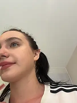 MiaTee online show from 20, 3, 2026