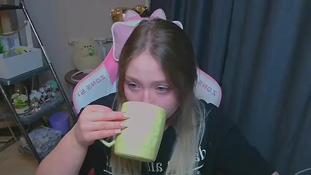 Emiliaaah online show from 4, 2, 2026