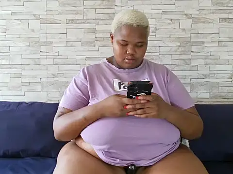 Snapshot of BustyBmw chatting on 24, 2, 2026 BustyBmw online show from 24, 2, 2026