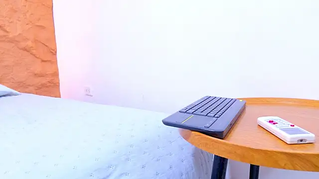 Nahomi Williams  online show from 31, 3, 2026