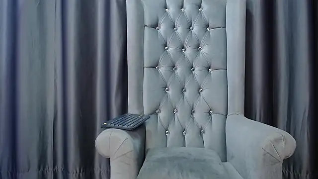 Snapshot of Ellie_Dollie chatting on 4, 7, 2026 Ellie Dollie online show from 4, 7, 2026