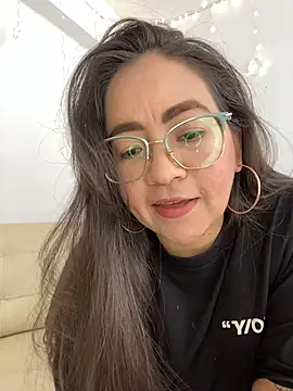 Snapshot of alisbloom chatting on 18, 2, 2026 alisbloom online show from 18, 2, 2026