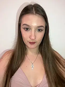 Green eyes lady online show from 7, 8, 2026
