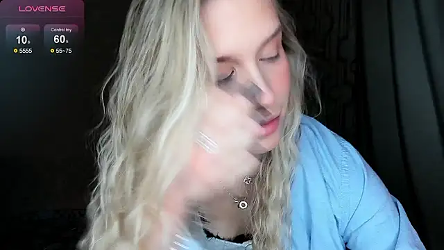 Snapshot of Elysia_kiss chatting on 4, 2, 2026 Elysia kiss online show from 4, 2, 2026