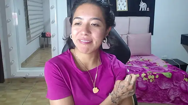 Snapshot of Lynn_turner chatting on 7, 2, 2026 Lynn turner online show from 7, 2, 2026