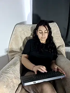 Snapshot of AbellaDesiree chatting on 2, 3, 2026 AbellaDesiree online show from 2, 3, 2026