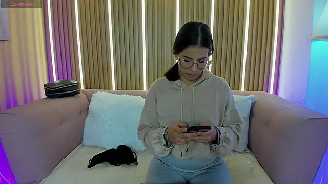Luna Millers online show from 26, 5, 2026