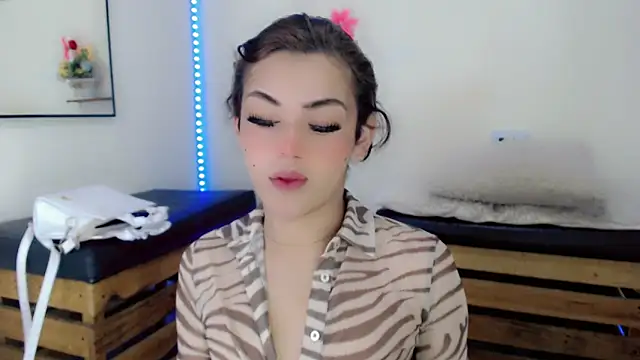 NathalialLooes online show from 13, 5, 2026