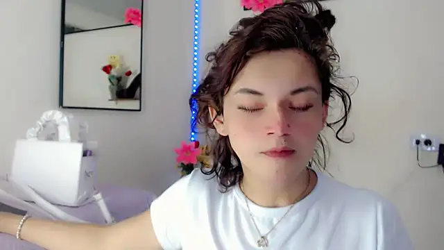 NathalialLooes online show from 24, 5, 2026