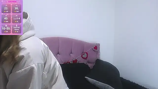 Snapshot of emily_cooper_pym chatting on 4, 2, 2026 emily cooper pym online show from 4, 2, 2026