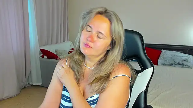 Snapshot of LilyBel chatting on 14, 7, 2026 LilyBel online show from 14, 7, 2026