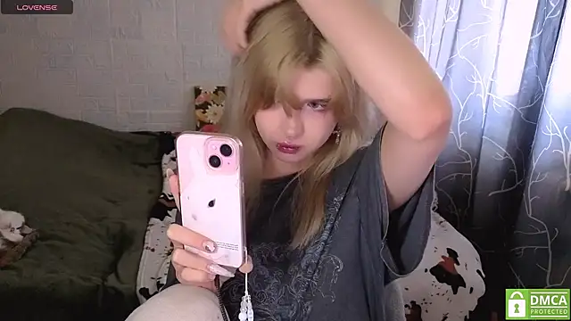 Snapshot of MoonlightGrace chatting on 17, 4, 2026 MoonlightGrace online show from 17, 4, 2026