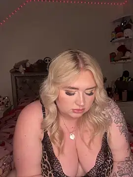 Snapshot of TwoWayT_xx chatting on 8, 2, 2026 TwoWayT xx online show from 8, 2, 2026