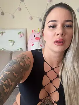 sexybatwomen33 online show from 16, 4, 2026