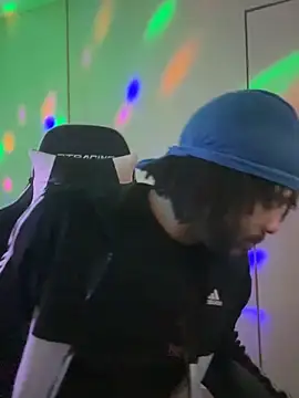 Snapshot of magic_man1085 chatting on 25, 3, 2026 magic man1085 online show from 25, 3, 2026