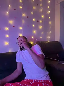 Snapshot of magic_man1085 chatting on 12, 4, 2026 magic man1085 online show from 12, 4, 2026