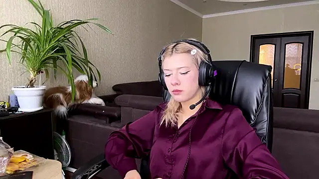 LadyFoxLove online show from 4, 2, 2026